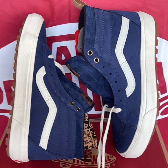 Vans Men’s Sk8-Hi Mte-1
Dress Blues/Nubuck
VN0A5HZYA07
boots - sneakers - Picture 12 of 16